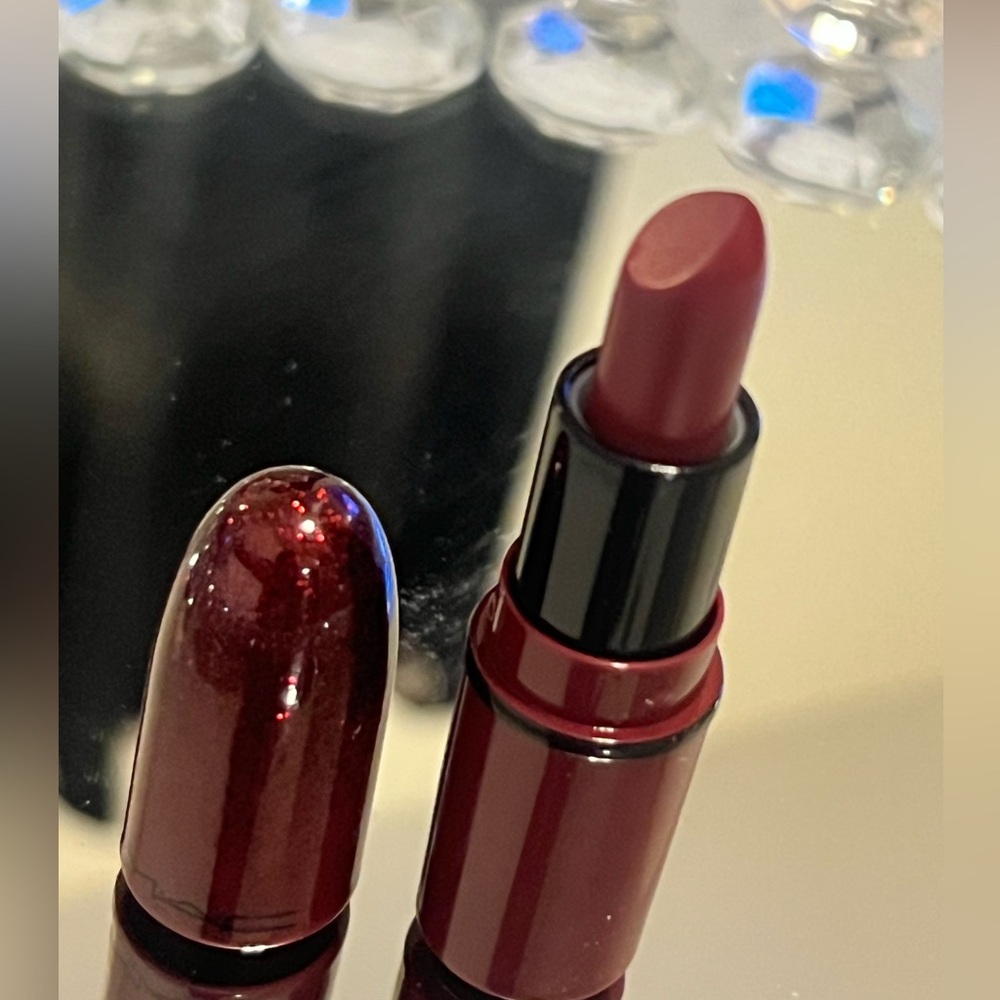 MAC Cosmetics Matte mini Lipstick in “DIVA”